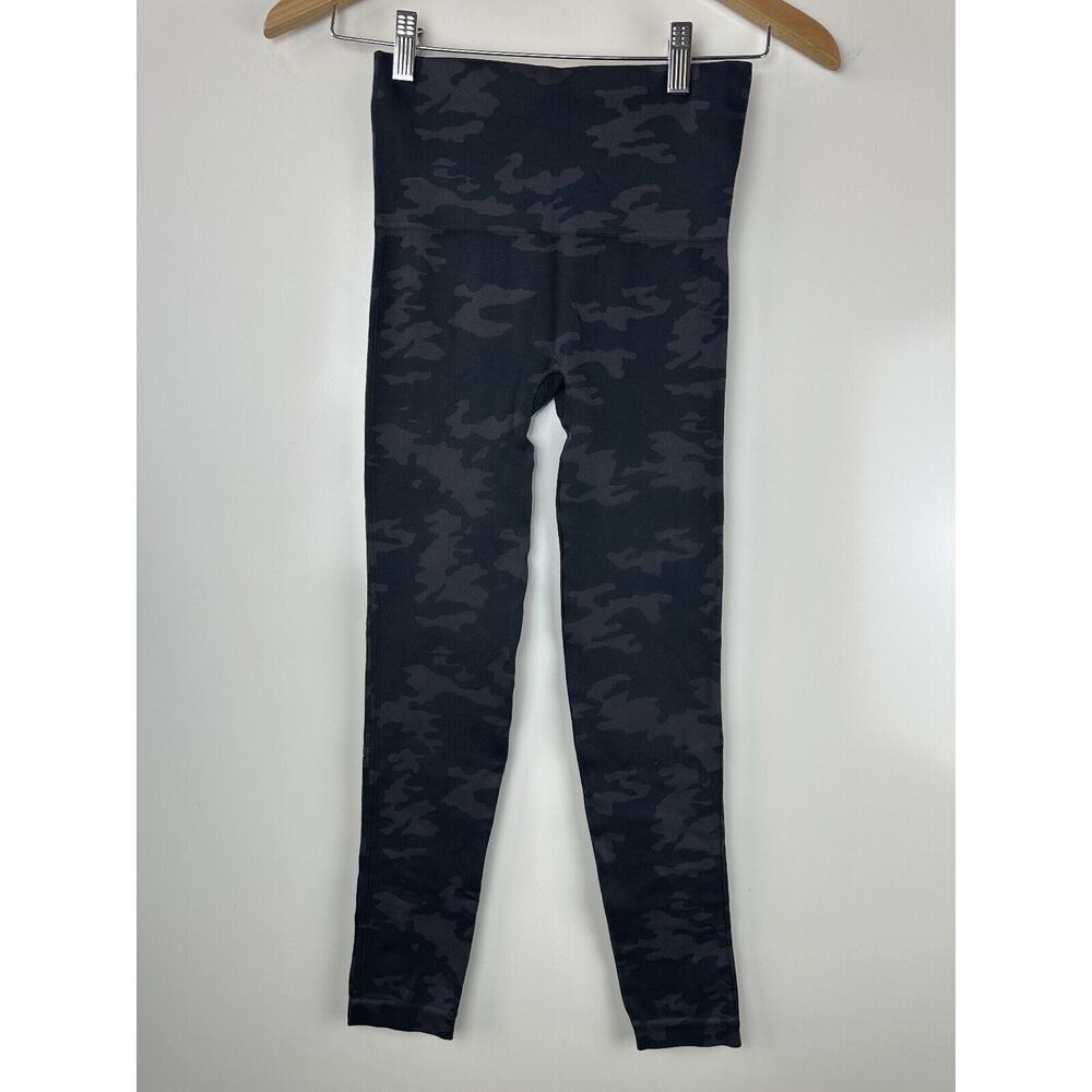 SPANX Look At Me Now Seamless Camo Print Leggings Comfort Stretch Spanx Small - Picture 2 of 10
